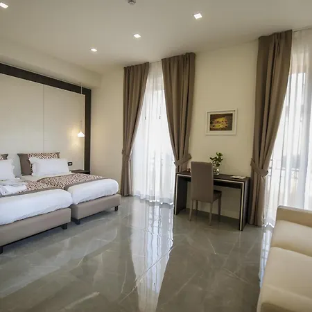 Palazzo Firenze 4* ナポリ