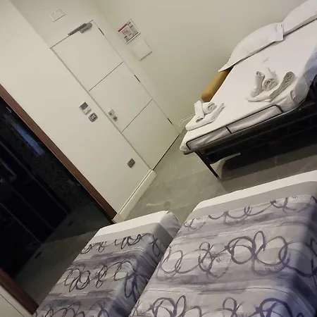 Palazzo Firenze 4* ナポリ