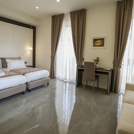 Palazzo Firenze 4* ナポリ