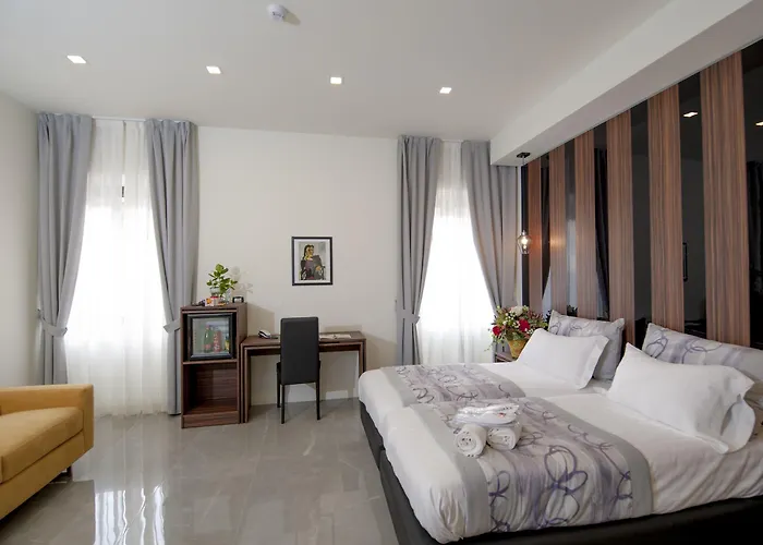 Palazzo Firenze Neapel