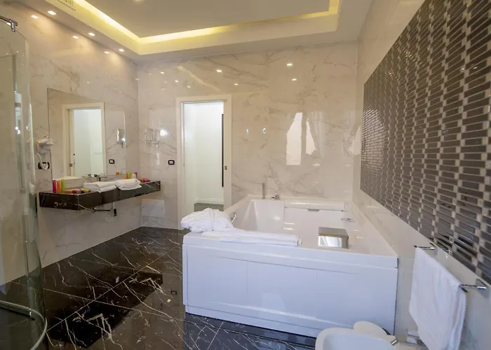 Palazzo Firenze 4* Neapel